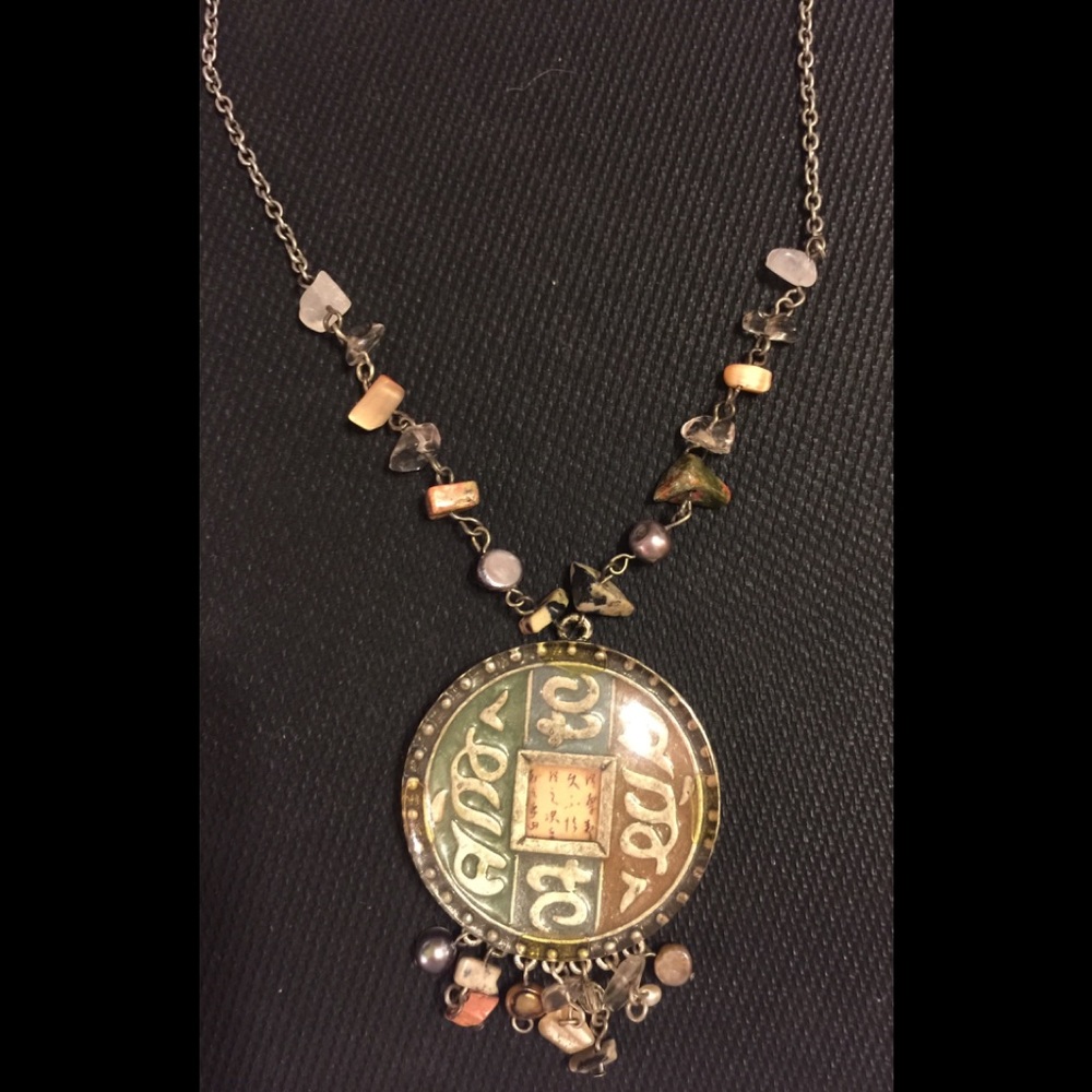 Necklace w/Natural Stones